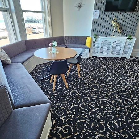 Oyo Marine Parade Hotel, Eastbourne Pier Eksteriør bilde