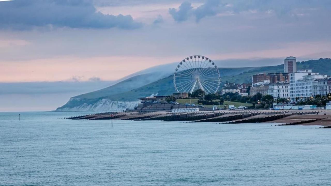 Oyo Marine Parade Hotel, Eastbourne Pier Eksteriør bilde