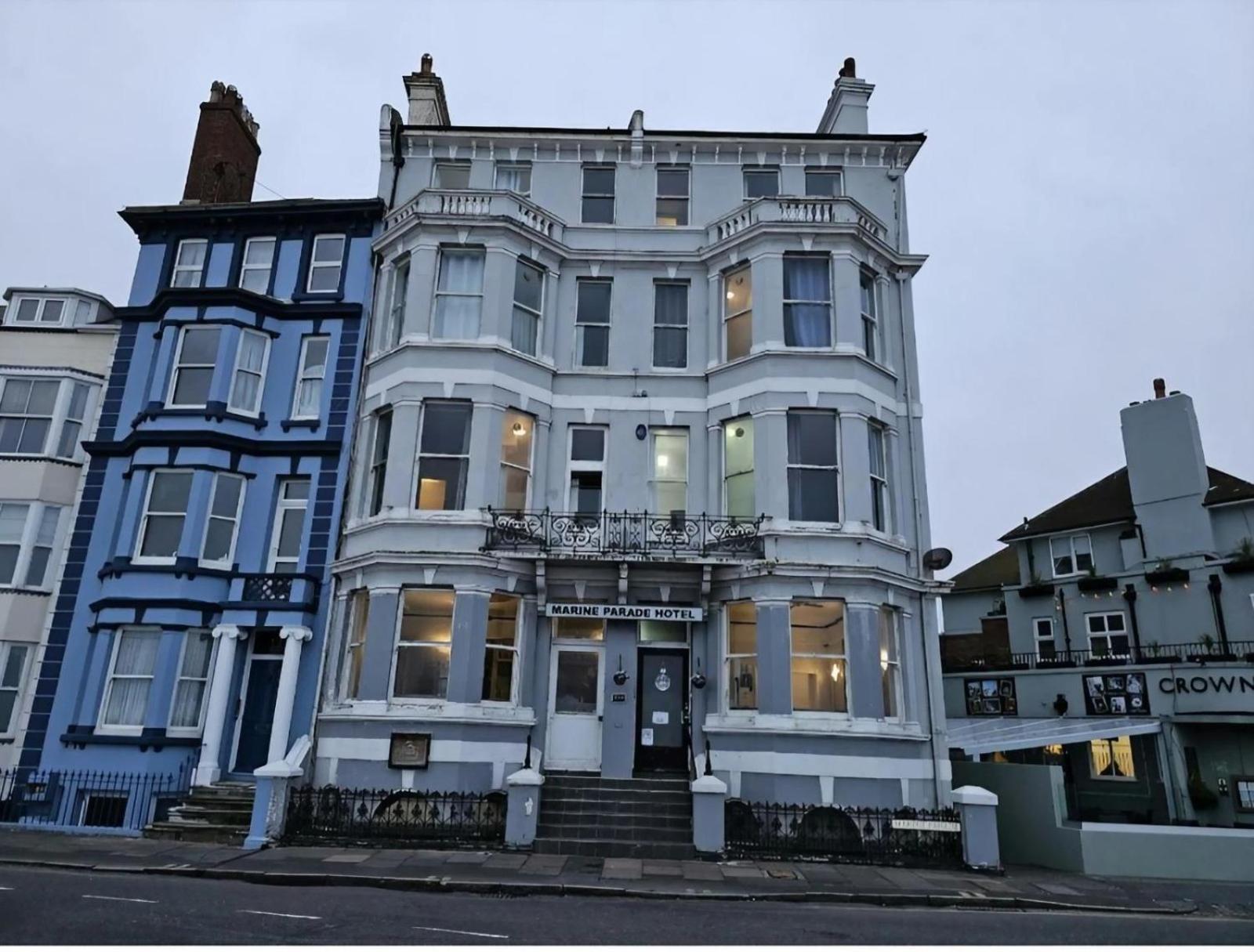 Oyo Marine Parade Hotel, Eastbourne Pier Eksteriør bilde