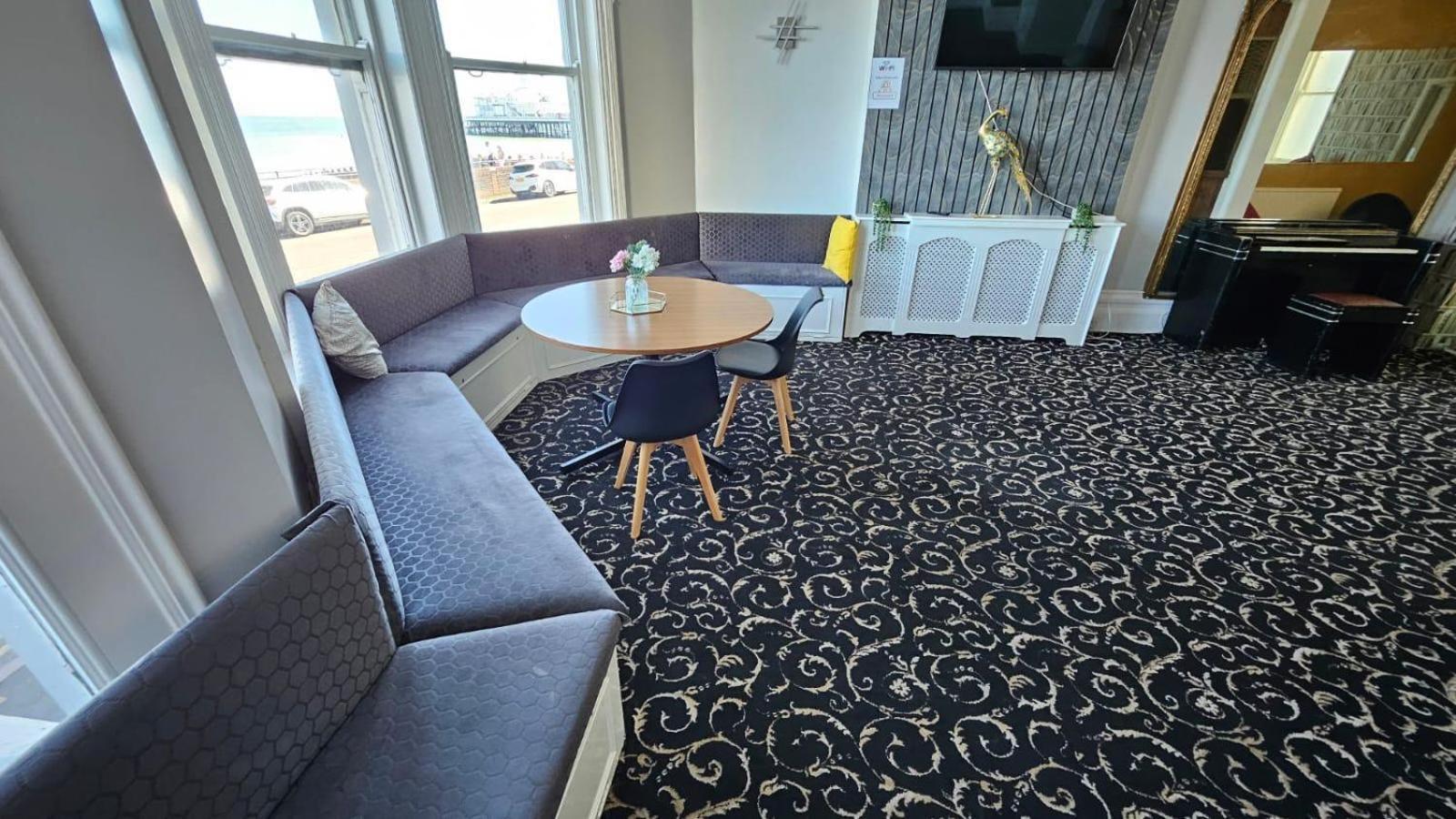 Oyo Marine Parade Hotel, Eastbourne Pier Eksteriør bilde